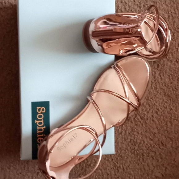 Shoes - Picture 3 of 6